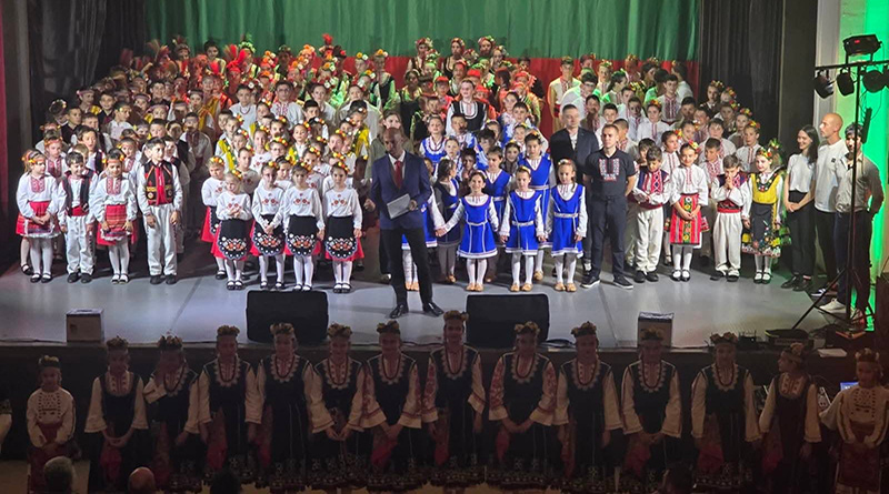 Участие на ДТС „Пендари” с ръководител Велизар Николаев в благотворителен концерт